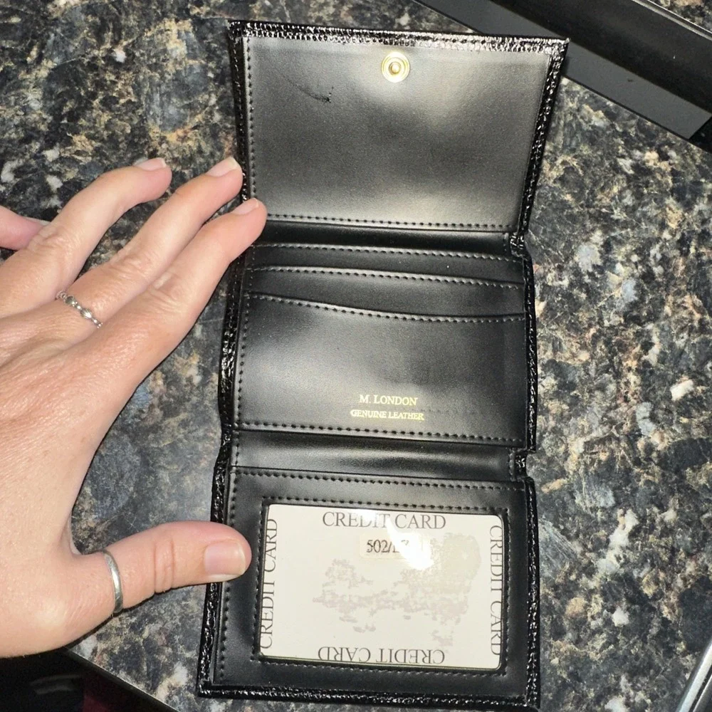 M.London Genuine Leather Bridle Bit Snake Embossed Trifold Wallet w/ Coin Pocket